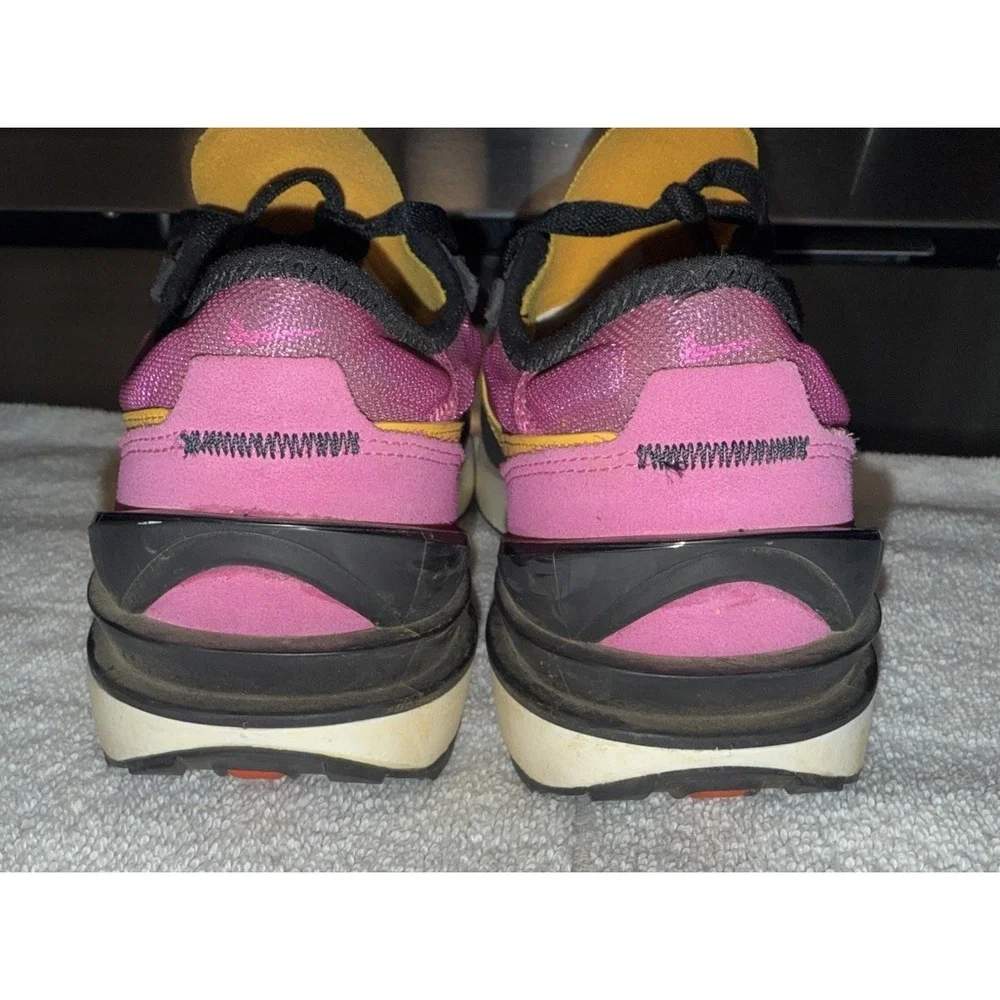 Nike Waffle One Size 5.5Y/Women's Size‎ 7Fuchsia Running Shoes Sneakers